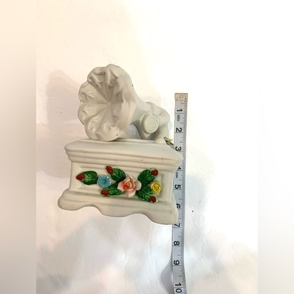 Albert E. Price 1979 Ceramic Phonograph Music Box - Works -some cracks - Picture 4 of 8